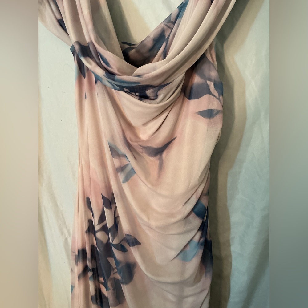 Off-Shoulder Lavender Floral A&F Dress - Picture 5 of 9